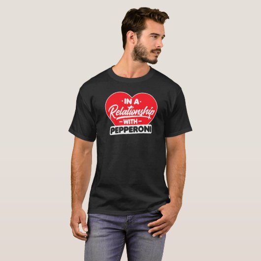 T-shirt Dans Une Relation Avec Pepperonis Pepperoni (Devant entier)