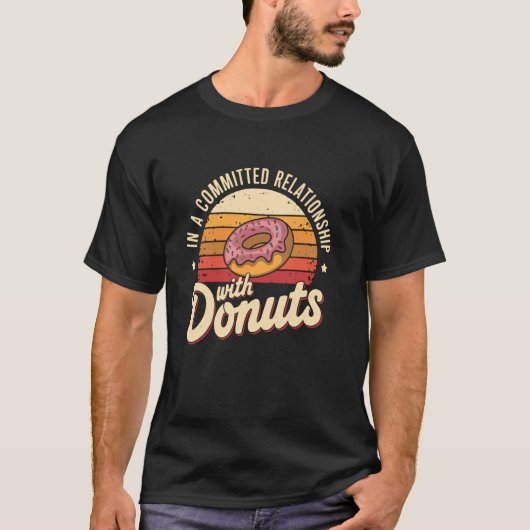 T-shirt Dans une relation sérieuse avec des donuts Retro D (Devant)
