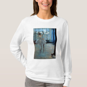 T-shirt Danseur d'Edgar Degas   devant une fenêtre