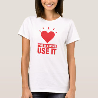 T-shirt de bombe d'amour