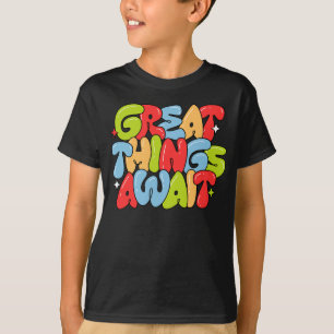 T-shirt De Bonnes Choses Attendent La Motivation Du Retour