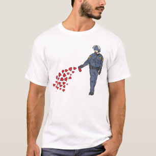 T-shirt de cannette de fil de spray au poivre