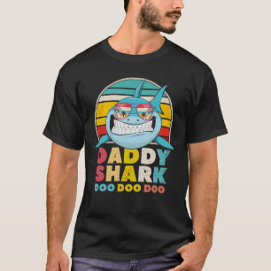 T-shirt de Doo Doo Doo de requin de papa