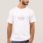 T-shirt de faire-part de mariage de monogramme<br><div class="desc">T-shirt élégant de faire-part de mariage de monogramme. Petite mais élégante manière de documenter votre mariage avec votre initiale,  noms et date. Vous pouvez sélectionner les couleurs et naturellement pour customiser avec vos informations personnelles.</div>