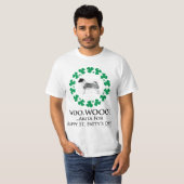T-shirt de shamrock de jour d'Akita St Patrick (Devant entier)