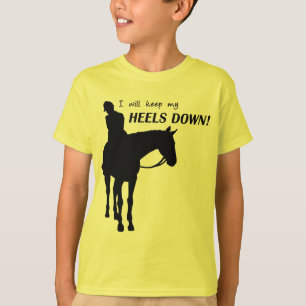 T-shirt de talons regard de côté vers le bas
