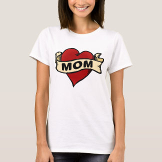 T-shirt de tatouage de coeur de maman