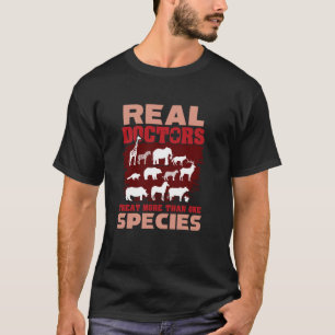 T-shirt De vrais médecins traitent plus d'une espèce anima