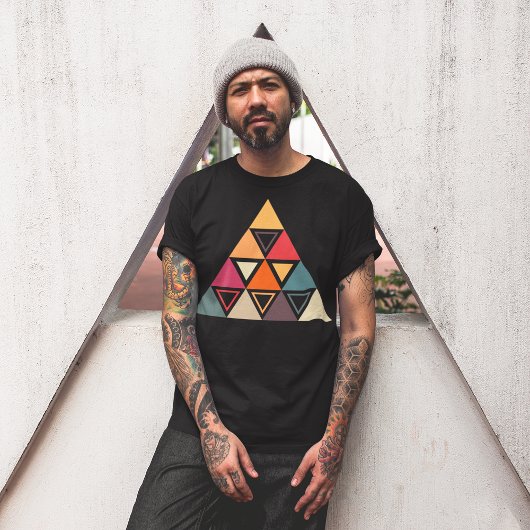 T-shirt Découpes Triangle Modernes