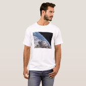 T-shirt Découverte de navette spatiale rétropassée par la  (Devant entier)