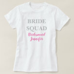 T-shirt Demoiselle d'honneur Rose Nom personnalisé Mariage<br><div class="desc">Belle calligraphie, t-shirt rose Demoiselle d'honneur. Parfait pour t-shirt en papier de mariage. Équipe de la mariée.</div>