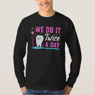 T-shirt Dent Nous Le Faisons Deux Fois Par Jour Dentiste D