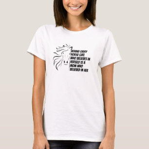 T-shirt derrière chaque fille de cheval qui croit en elle-