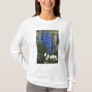 T-shirt Des fleurs printanières le long d'un chemin de ja