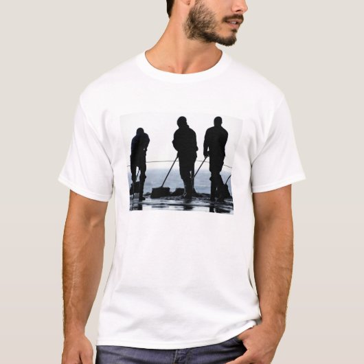 T-shirt Des marins balaient la baie du hangar (Devant)