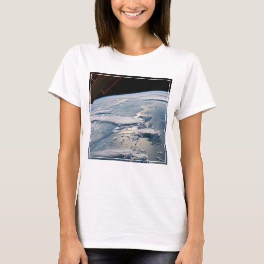 T-shirt Des Nuages Autour De Sumatra, Indonésie. (Devant)