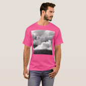 T-shirt Des Nuages Massifs Noirs Et Blancs Impressionnants (Devant entier)