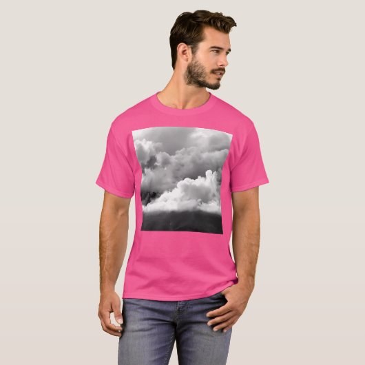 T-shirt Des Nuages Massifs Noirs Et Blancs Impressionnants (Devant entier)