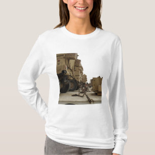 T-shirt Des véhicules militaires sont fermés à clef ver