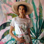 T-shirt Desert Chic<br><div class="desc">T-shirt Desert Chic - Laissez-nous sortir les gribouillis de vos choix de mode avec ce t-shirt "sable-tastic" désert chic thème. Apportez les vibes de saumons boho du désert avec ce design chaleureux et élégant. Avec des fleurs sèches et des cactus accentués avec des tons vert et rose doux très bon...</div>