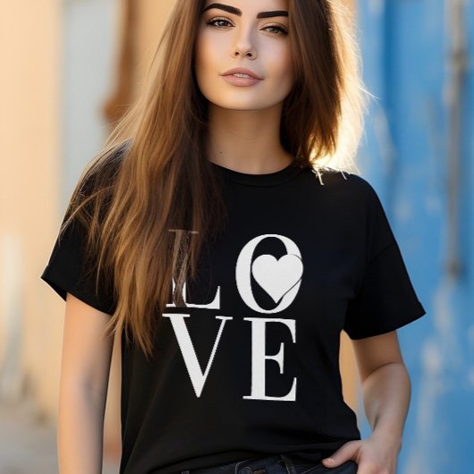 T-shirt Design de logo Classy LOVE avec texte blanc et coe