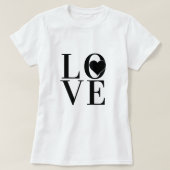 T-shirt Design de logo Classy LOVE avec texte noir et coeu (Design devant)
