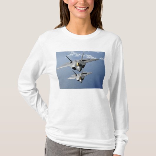 T-shirt Deux F-22 Raptors survolent l'océan Pacifique (Devant)