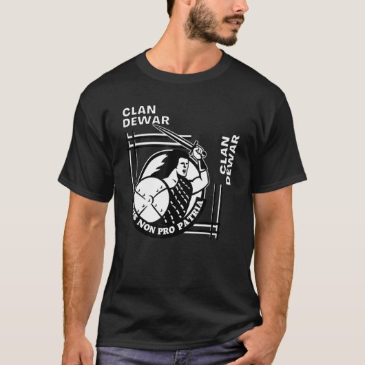 T-shirt Dewar Clan Gaelic Motto Swordsman (Devant)