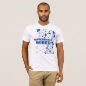 T-shirt Différemment Câblé – Mois de la sensibilisation à  (Devant entier)