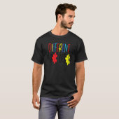 T-shirt Différent Pas Moins Autisme Couleurs Puzzle (Devant entier)