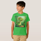 T-shirt Dinosaure de dessin adorable dans la jungle verte (Devant entier)