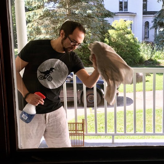 T-shirt Dinosaure sur un vélo dans le ciel avec la lune