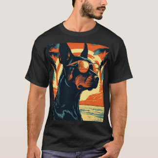 T-shirt Doberman sur une plage tropicale au coucher du sol