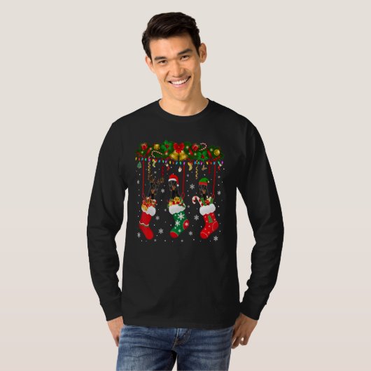T-shirt Dobermann dans Sock Xmas Reindeer Chien Elf Père N (Devant entier)