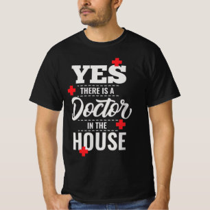 T-shirt Doc Quota "yes, there is a doctor in the house"
