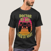 T-shirt Doctor By Day Gamer By Night Video Game Control (Devant)