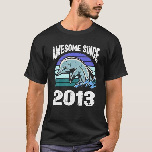 T-shirt Dolphin Awesome Since 2013 (Devant)