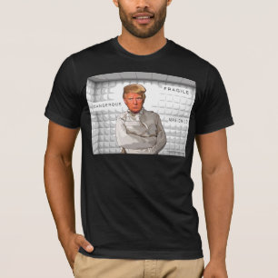 T-shirt Donald Trump dans un anti-atout de peinture de