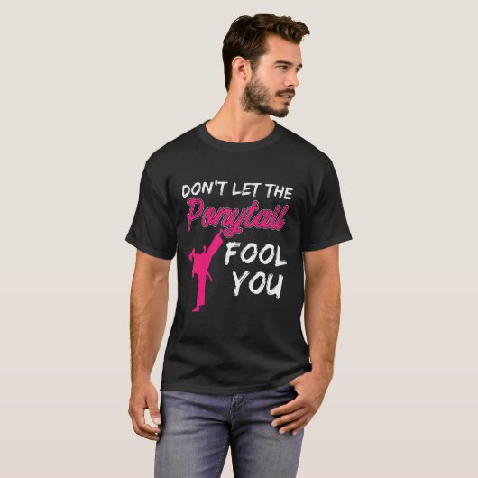 T-shirt Don't Let The Ponytail Fool You Funny Women And Gi (Devant entier)