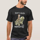 T-shirt Don't Rush Make Memories Sloth Rides A Turtle Slog (Devant)