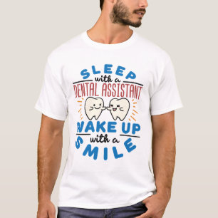 T-shirt Dormir avec une assistante dentaire Réveillez-vous