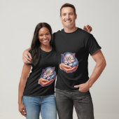 T-shirt Doux petit chat gris endormi dans la main Tiny Cat (Unisexe)
