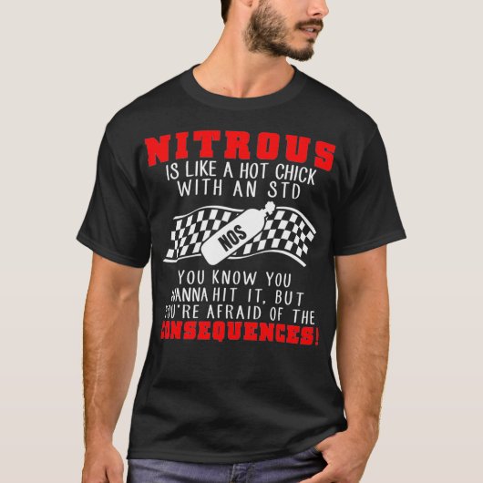 T-shirt Drag Racing Nitreux Est Comme Un Chick Chaud Avec  (Devant)