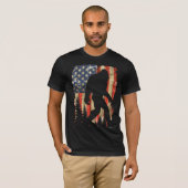 T-shirt Drapeau américain Bigfoot I Believe Sasquatch (Devant entier)