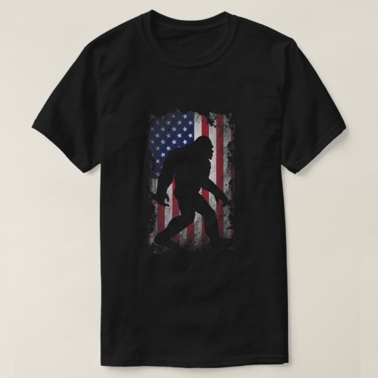 T-shirt Drapeau américain en détresse Bigfoot Sasquatch T  (Design devant)