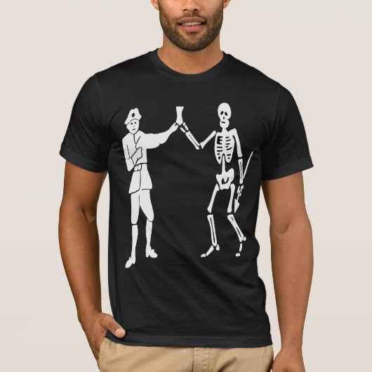 T-shirt Drapeau de pirate de Roberts (Devant)