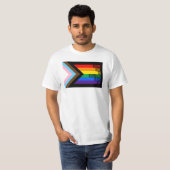 T-shirt Drapeau Progress Pride (Tout le monde est le bienv (Devant entier)