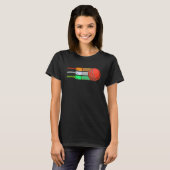 T-shirt Drapeaux de l'Inde faits de battes de cricket et d (Devant entier)