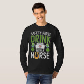 T-shirt Drink With A Nurse St Patrick's Day Nursing Shamro (Devant entier)