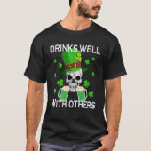 T-shirt Drinks Well With Others Funny St Patricks Day Beer (Devant)